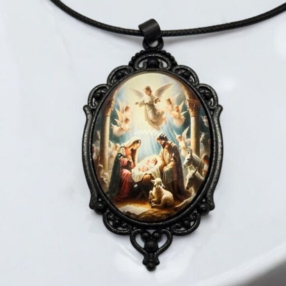 Nativity Scene Cabochon Glass Dome Black Portrait Pendant Mary Jesus Necklace - Picture 5 of 5